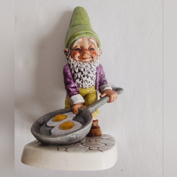 Goebel Vintage Gnome Well 503 Co Boy Bit The Bachelor Frying Eggs Figurine 1970 - Picture 2 of 16